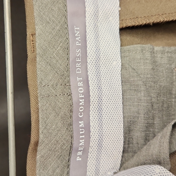 Haggar Mens Premium Comfort Dress Pants Classic Fit Taupe Brown UNHEMMED 34 x 30 - Picture 9 of 13